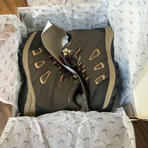 New Boys Brown Waterproof Hiking Books Size 1